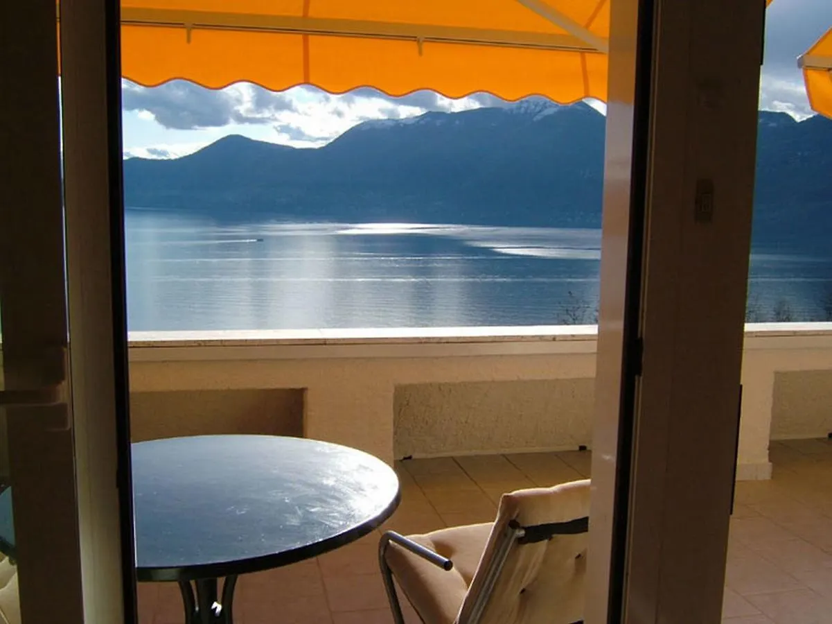Apartment Terrazza Sul Lago Luino Italien